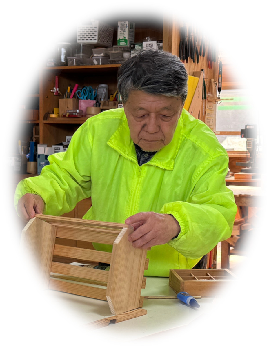 とんかちで会員の技量向上に活躍する「まめたん」さんa