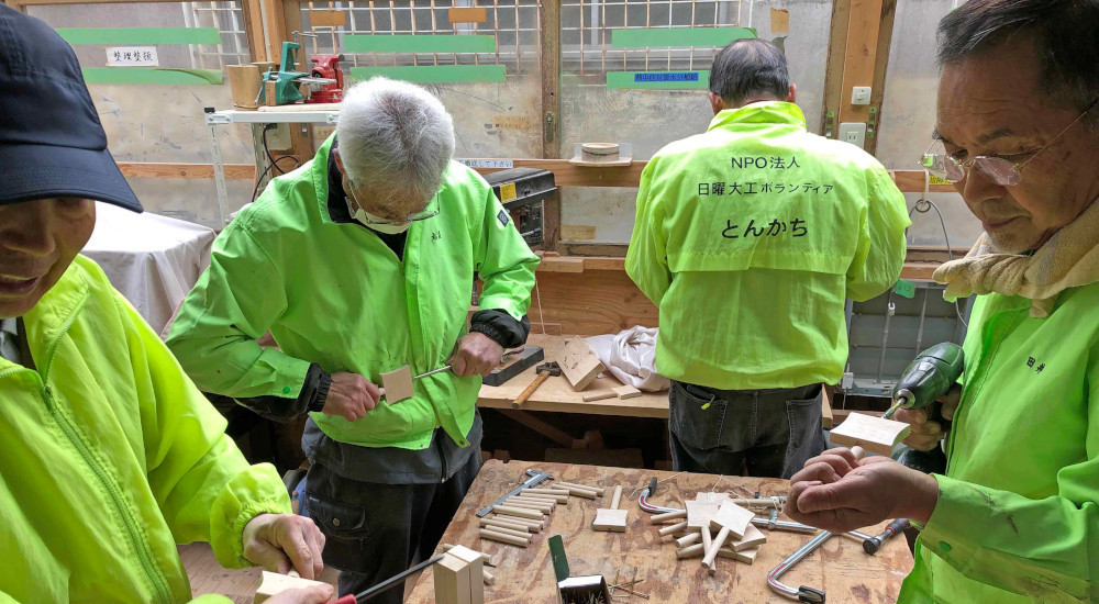 とんかち作業光景